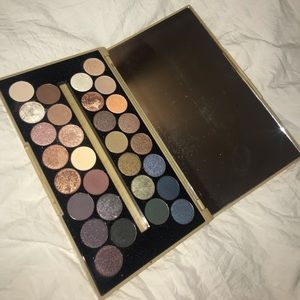 Makeup Revolution Eyeshadow Palette